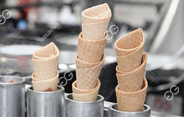 Máquina para fabricar conos de barquillo