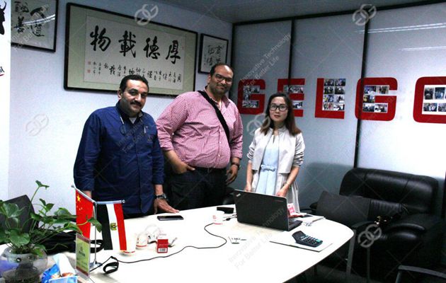 Cliente de máquina para hacer tartaletas de huevo de Egipto visita a la empresa